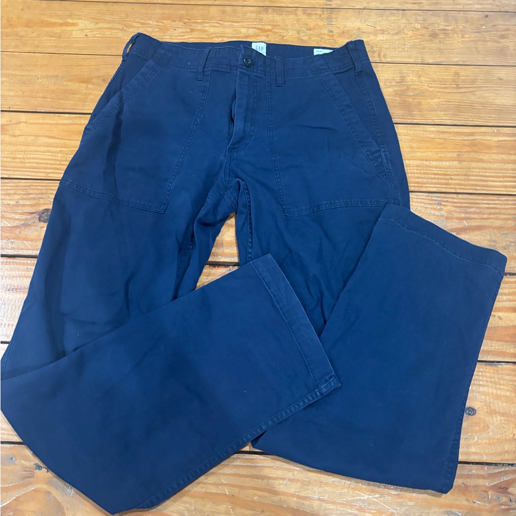 751Gap Straight Leg Pants